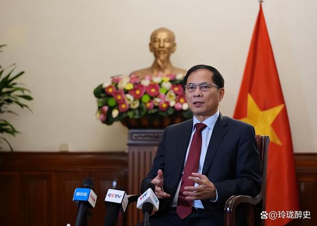 特朗普自导自演关税闹剧，越南被坑向中国表忠心？美国政策成笑话 越南冷静回应重塑战略选择